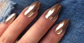 Everything you need to know about chrome manicure